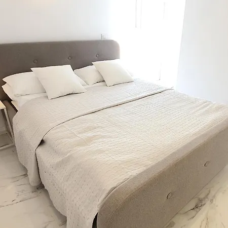 Skol 645. Exclusive Three Bedrooms With Sea Views Apartmán *