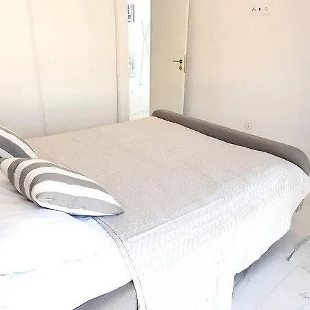 Skol 645. Exclusive Three Bedrooms With Sea Views *