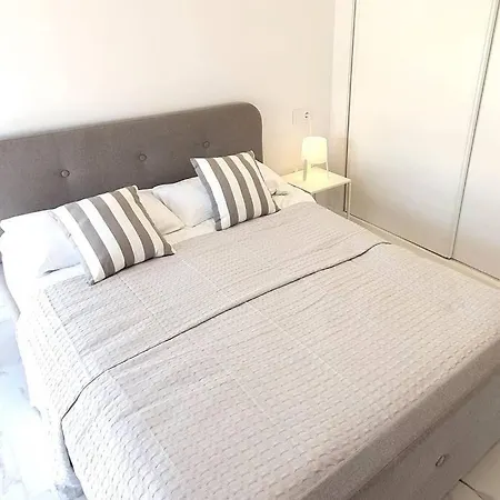 Apartment Skol 645. Exclusive Three Bedrooms With Sea Views