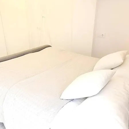 Skol 645. Exclusive Three Bedrooms With Sea Views Apartment *