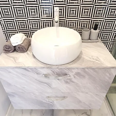 Skol 645. Exclusive Three Bedrooms With Sea Views *