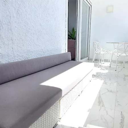 Skol 645. Exclusive Three Bedrooms With Sea Views