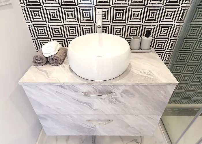 Skol 645. Exclusive Three Bedrooms With Sea Views *