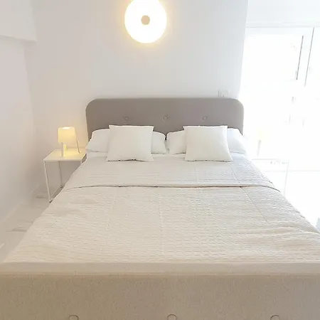 Skol 645. Exclusive Three Bedrooms With Sea Views Apartment