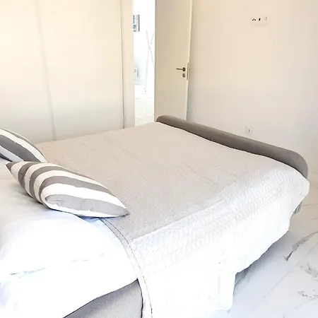 Skol 645. Exclusive Three Bedrooms With Sea Views Apartment *