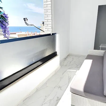 Skol 645. Exclusive Three Bedrooms With Sea Views *